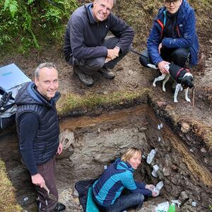 Hoher Besuch und Mikroarchäologie in der Sauschwemme #1