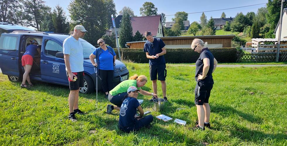 Gemeinsame Probenahme an Wasserläufen Spree, Rosenbach und Ritterbach