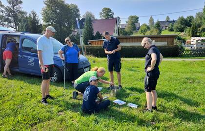 Gemeinsame Probenahme an Wasserläufen Spree, Rosenbach und Ritterbach